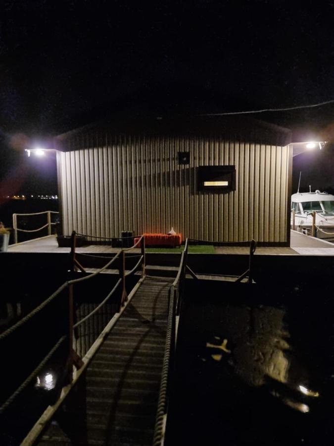 Отель Houseboat "Upes Nams" Varkali Экстерьер фото