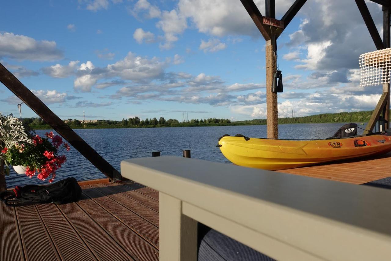Отель Houseboat "Upes Nams" Varkali Экстерьер фото